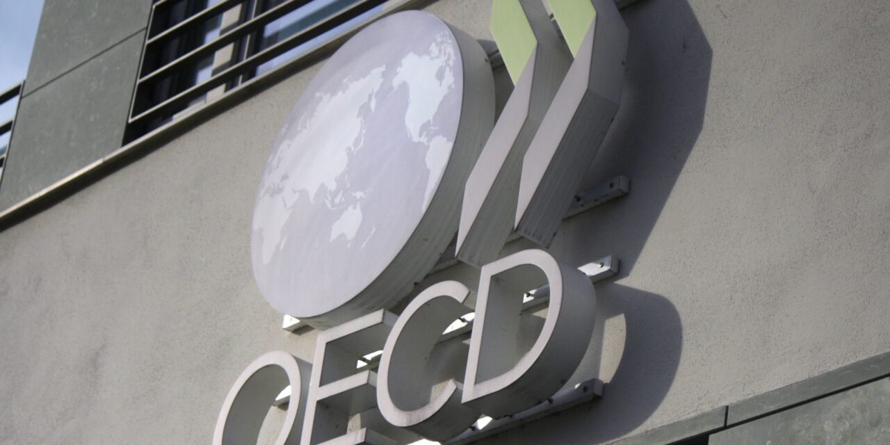 Presidente de Costa Rica promulga adhesión a la OCDE